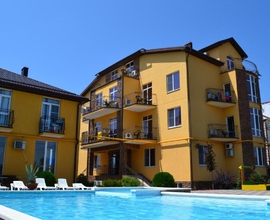 Отельный комплекс Авалон Аниматоры для детей.  Бассейн. Столовая.