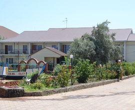 «Дельфин». База отдыха.   Первая линия. своё кафе.