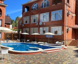 ГЕЛЕНДЖИК ГОСТЕВОЙ ДОМ   «ГЕВОРГ»  Бассейн  питание