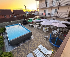 Станица Голубицкая Гостиница «Фортуна» Питание на территории.