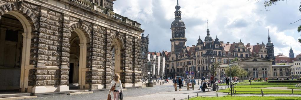 Варшава — Дрезден- столица Саксонии — Регенсбург- Мюнхен — столица Баварии— «Баварский Версаль – Херренкимзее» ( летние туры) — Нюрнберг – *Роттенбург-на- Таубере – Берлин — Столица Германии —  * Потсдам